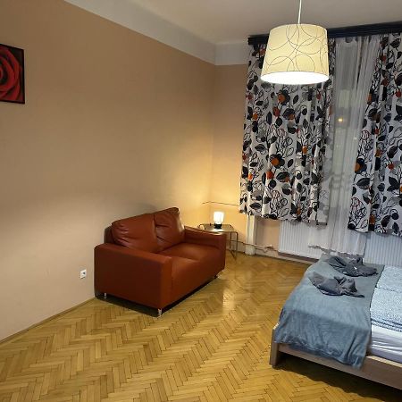 Lanchid Castle Side Red And Blue Apartment Будапеща Екстериор снимка