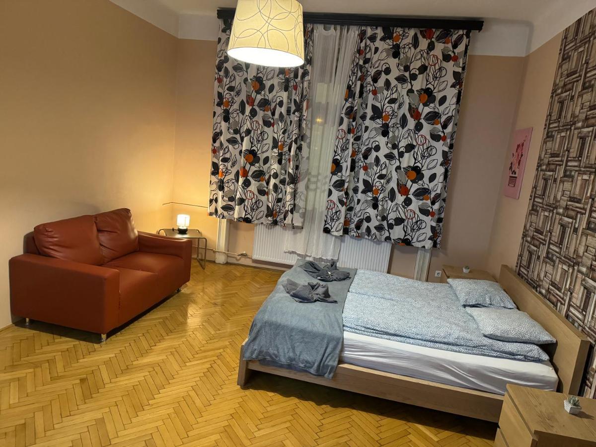 Lanchid Castle Side Red And Blue Apartment Будапеща Екстериор снимка