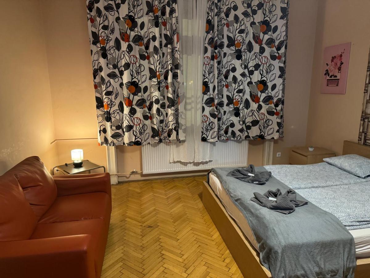Lanchid Castle Side Red And Blue Apartment Будапеща Екстериор снимка