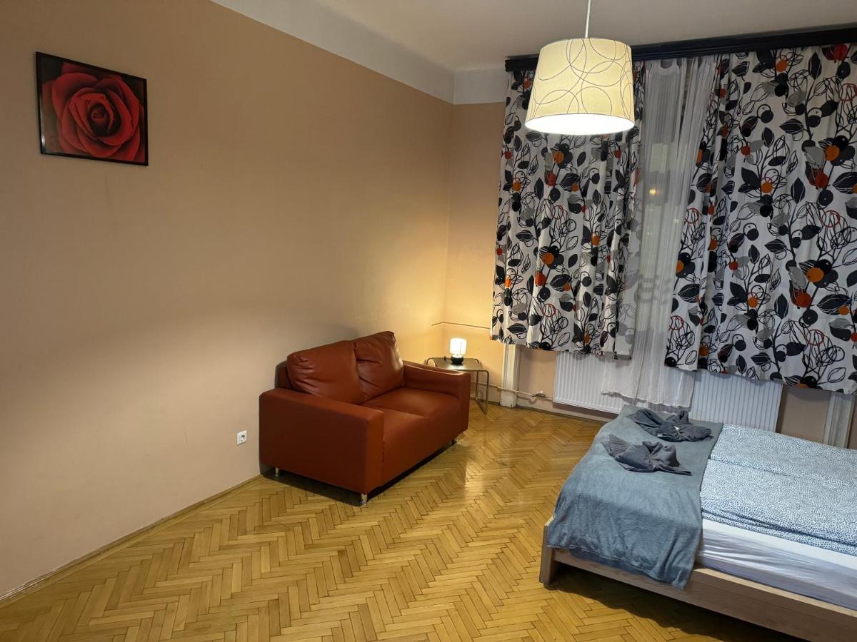 Lanchid Castle Side Red And Blue Apartment Будапеща Екстериор снимка